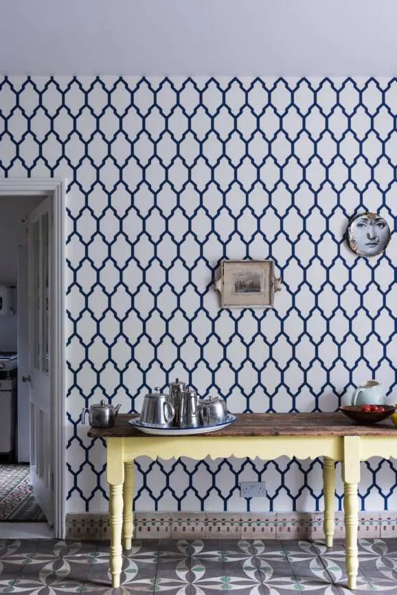 Closeup of a wallpaper showing its Blue, Contemporary, Geometric, Trellis, Two-tone pattern, color, and subtle texture.