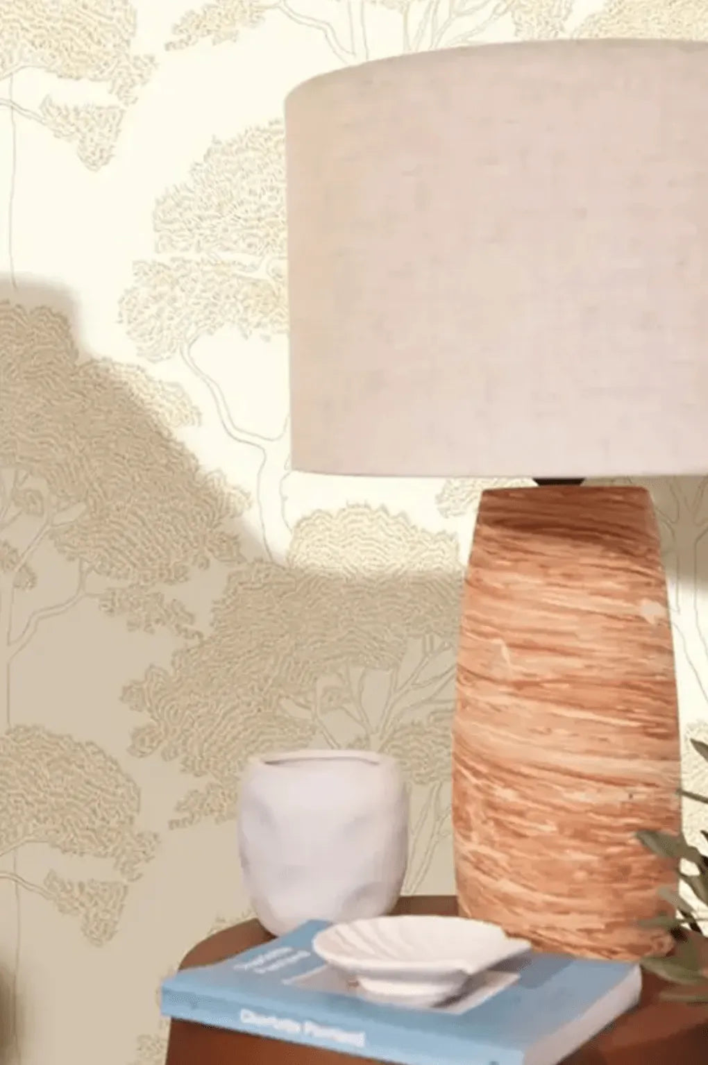 Closeup of a wallpaper showing its Contemporary, Nature, Neutrals pattern, color, and subtle texture.