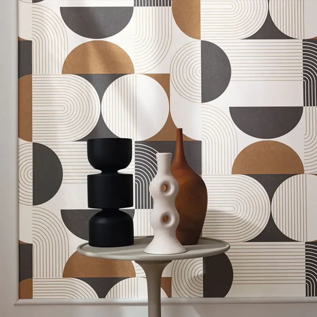 Closeup of a wallpaper showing its Art-Deco, Contemporary, Geometric, Neutrals pattern, color, and subtle texture.