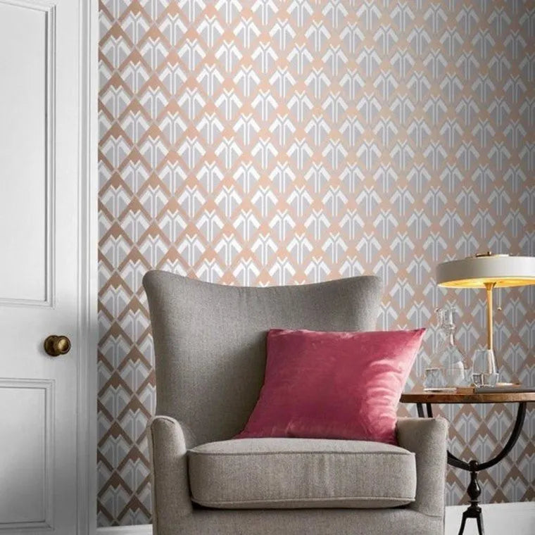 Closeup of a wallpaper showing its Art-Deco, Contemporary, Geometric, Gold, Metallic, Silver pattern, color, and subtle texture.