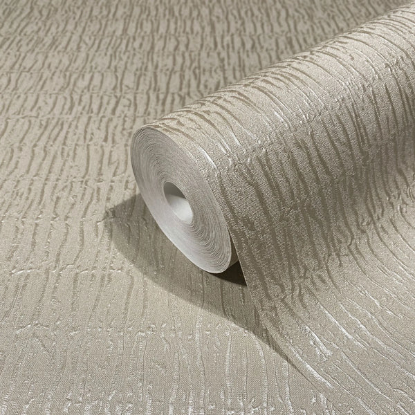 Marburg Kumano 34505 Close-up of a beige wallpaper roll with raised, irregular vertical lines, partially unrolled across the same patterned surface.