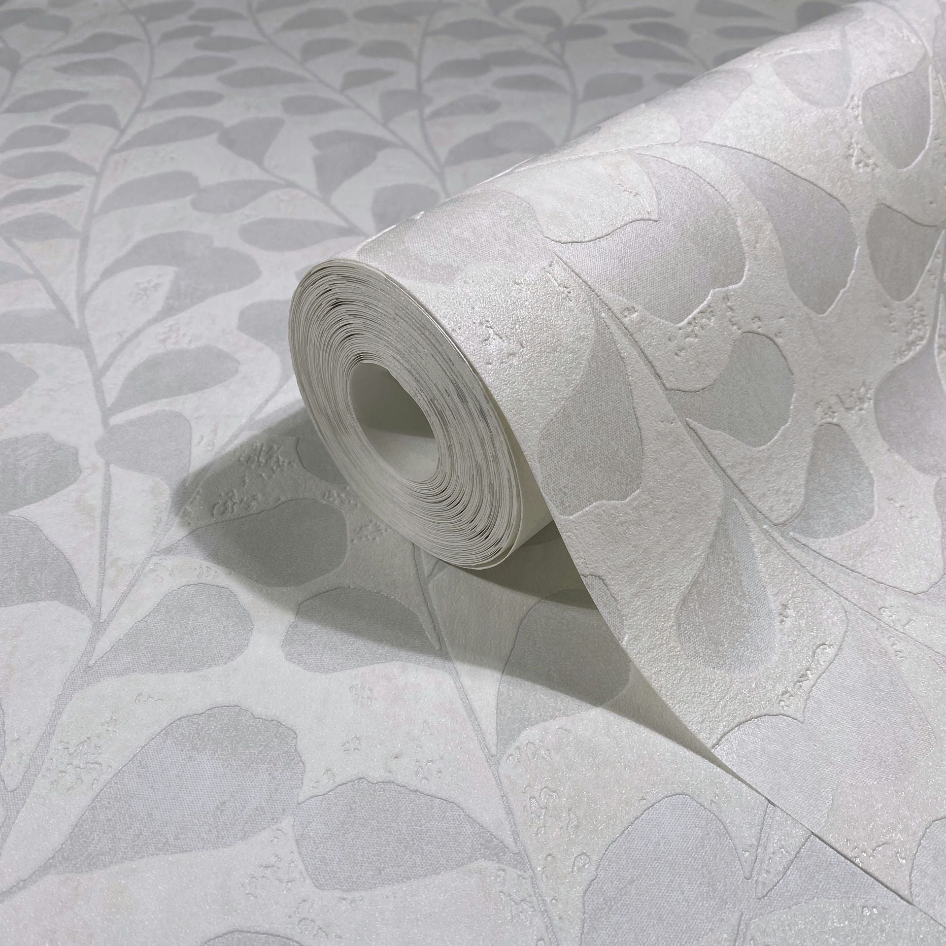 Marburg Naomi 82501 wallpaper shown in a styled interior.