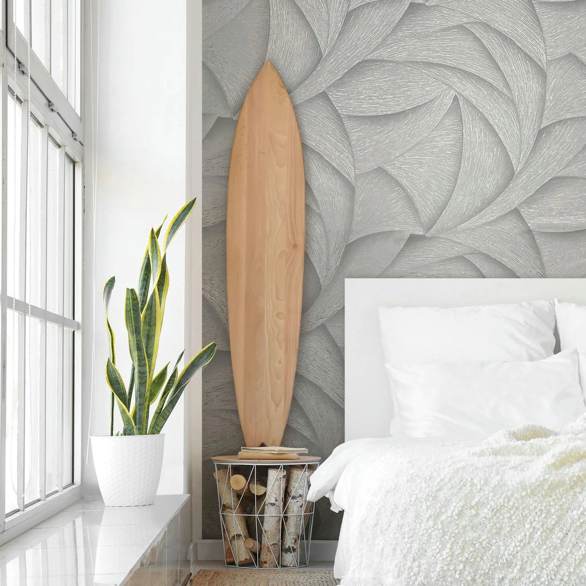 Marburg Ritus 35504 Tone-on-tone gray abstract pattern of overlapping curved, petal-like shapes with fine striated line, wallpaper on a bedroom feature wall.