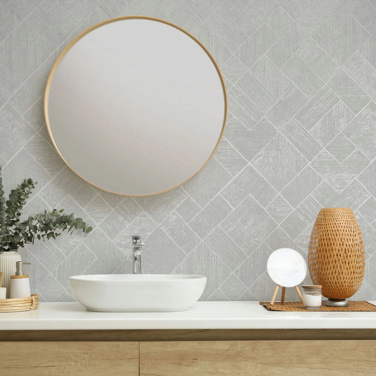 Marburg Ritus 35508 Light grey geometric wallpaper of diagonal squares with fine herringbone-style line textures, giving wallpaper on a bathroom feature wall.